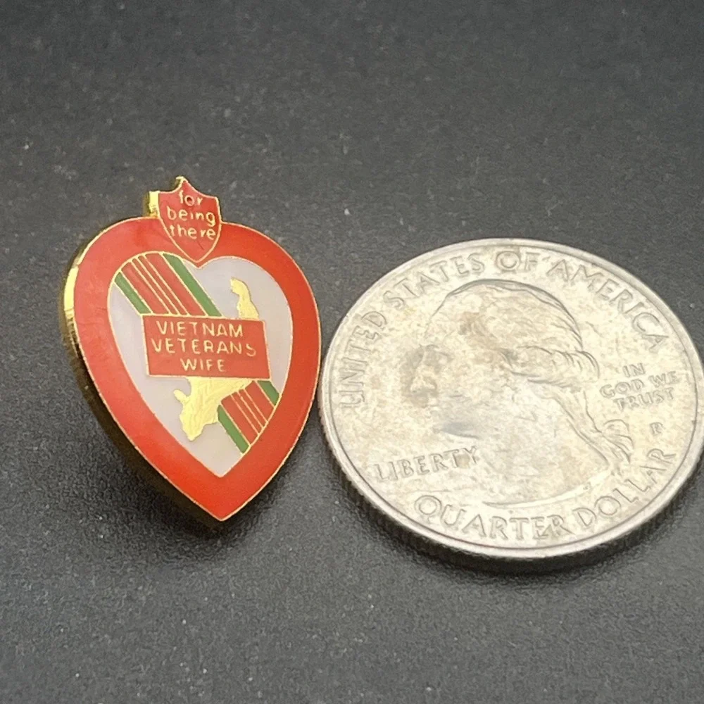 Vietnam Veterans Wife Heart Lapel Hat‎ Pin